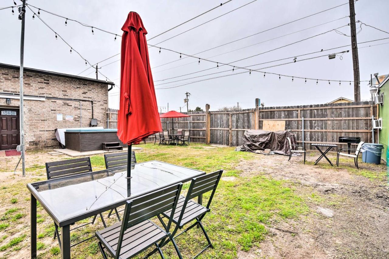 Beautiful Galveston Apt With Deck Less Than 3 Mi To Dtwn! Exteriör bild
