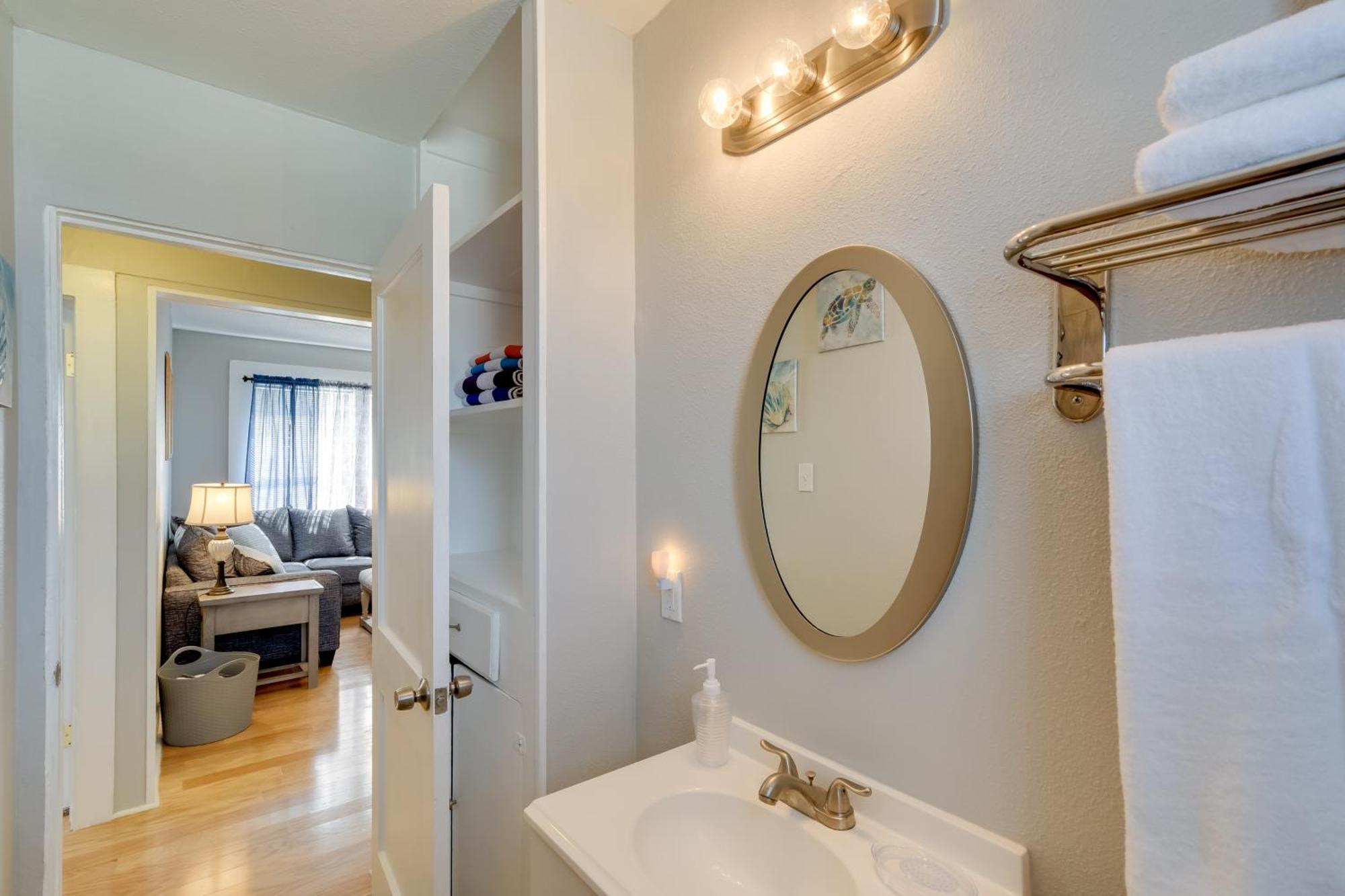 Beautiful Galveston Apt With Deck Less Than 3 Mi To Dtwn! Exteriör bild