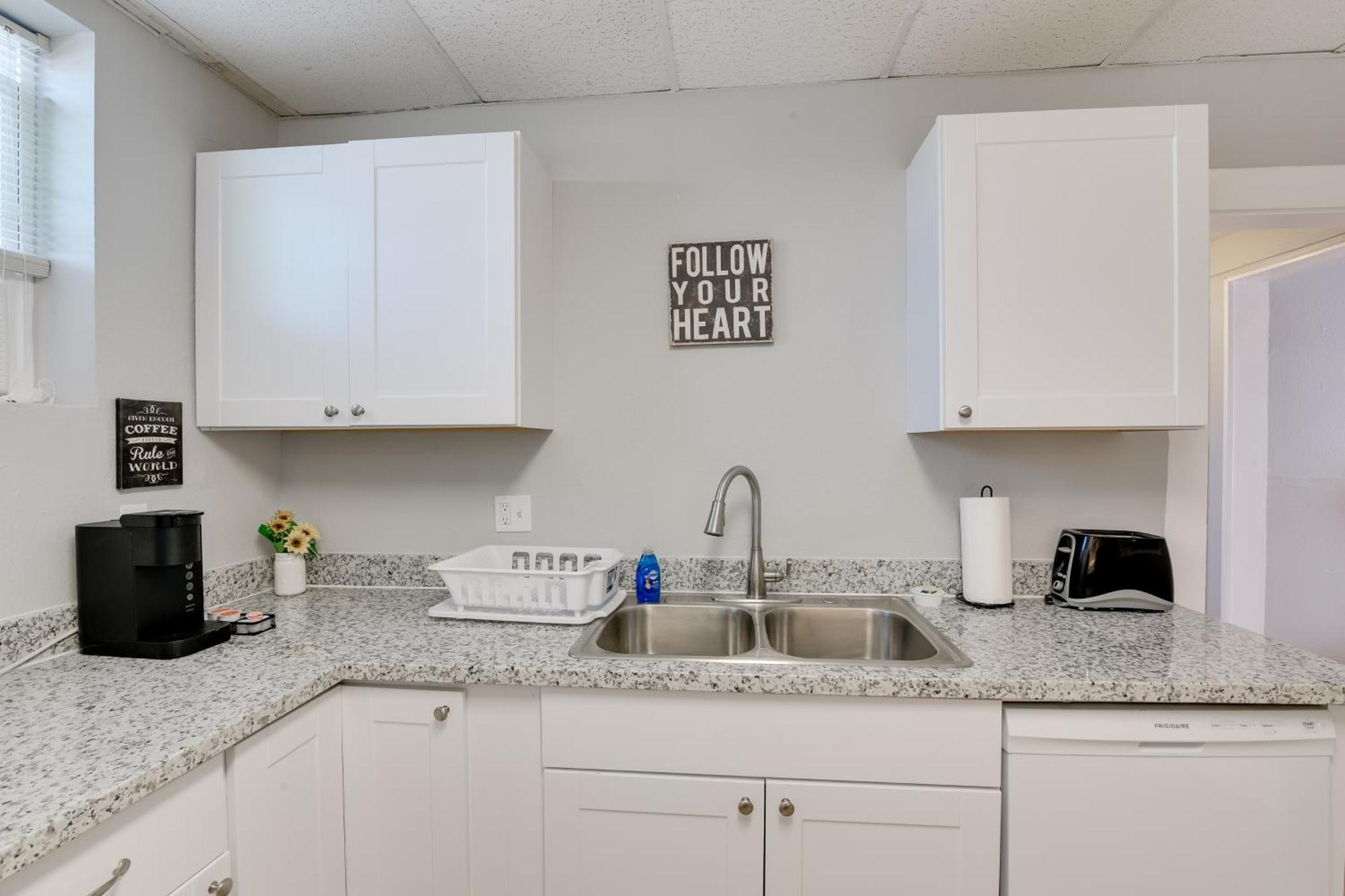 Beautiful Galveston Apt With Deck Less Than 3 Mi To Dtwn! Exteriör bild